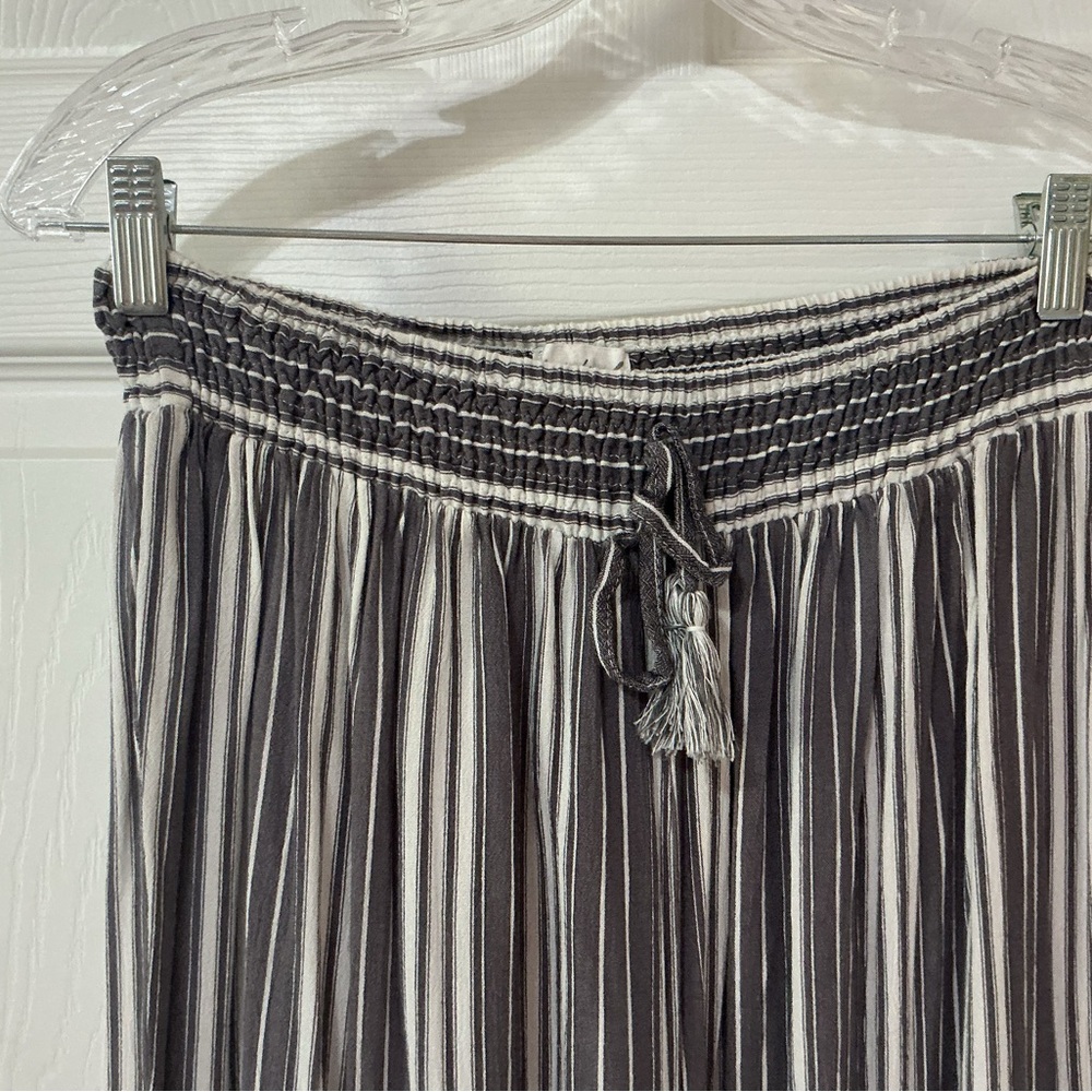 Kiwi & Punch Grey and White Matching Set - Pants and Crop Top - Picture 8 of 12